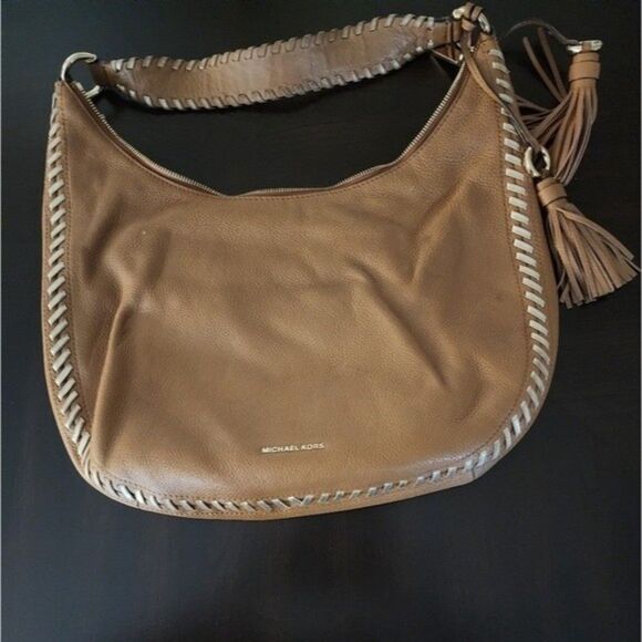 Micheal Kors Purse - Picture 1 of 5